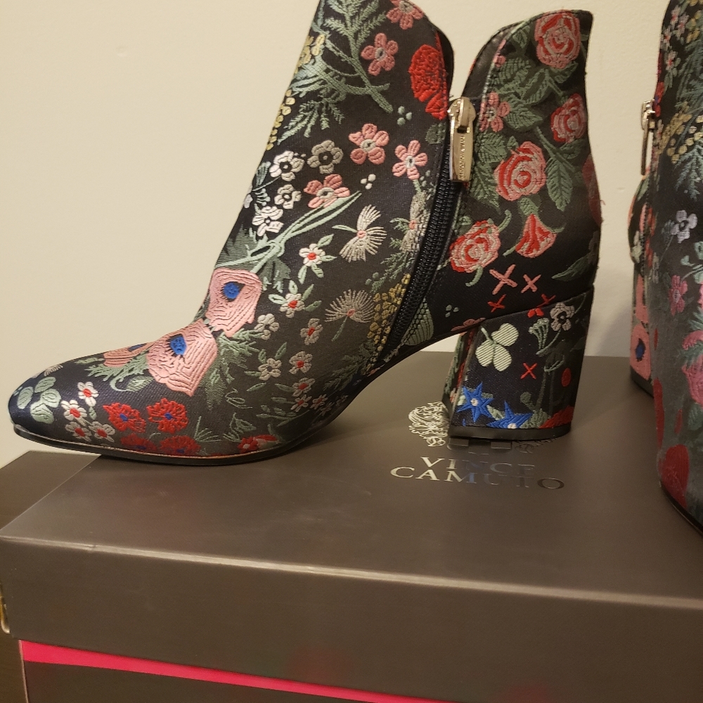 Vince Camuto Kassie 2 bootie 9.5M